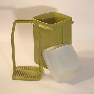 TUPPERWARE PICK-A-DELI PICKLE KEEPER
